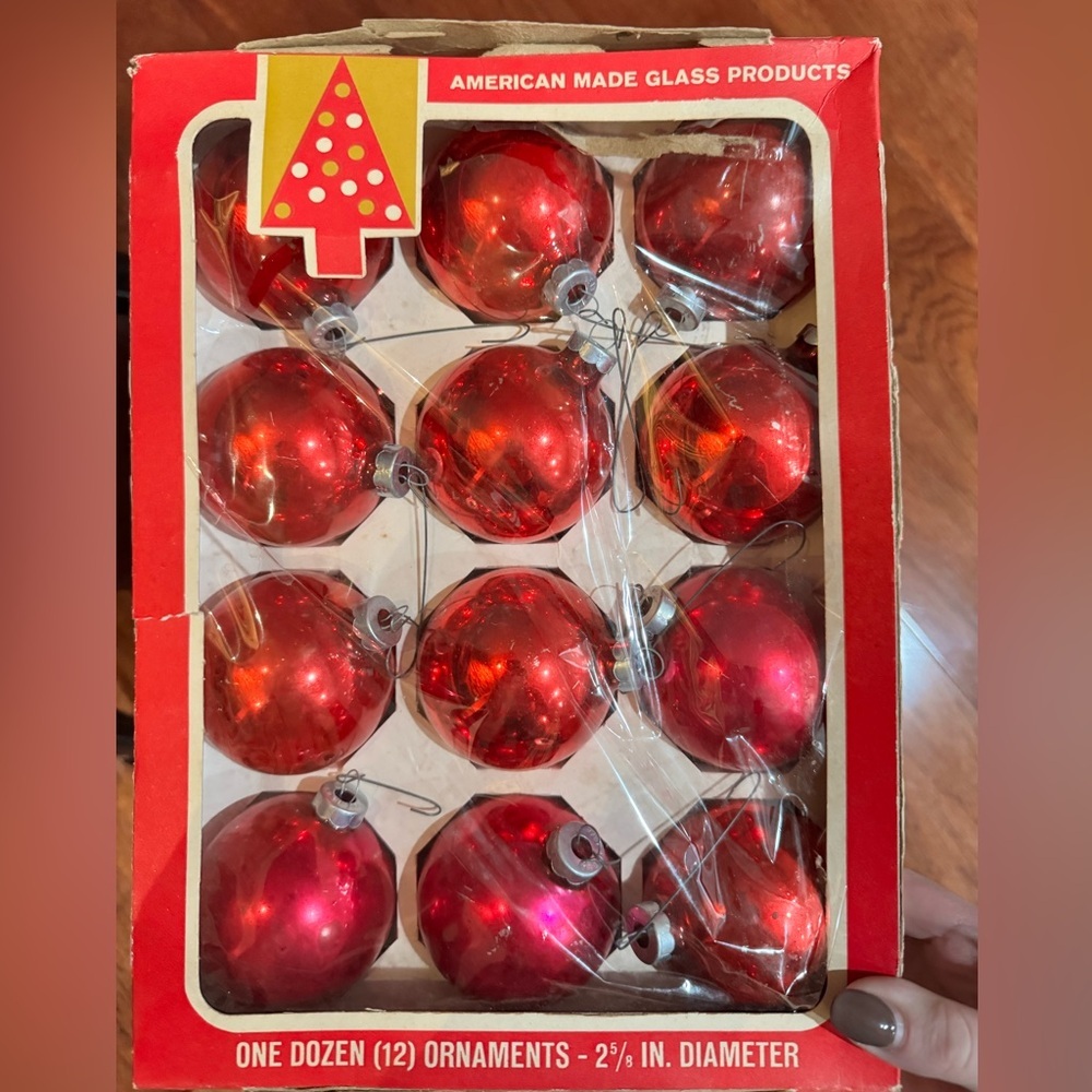 Coby vintage Set of 12 Red Christmas Ornaments glass
